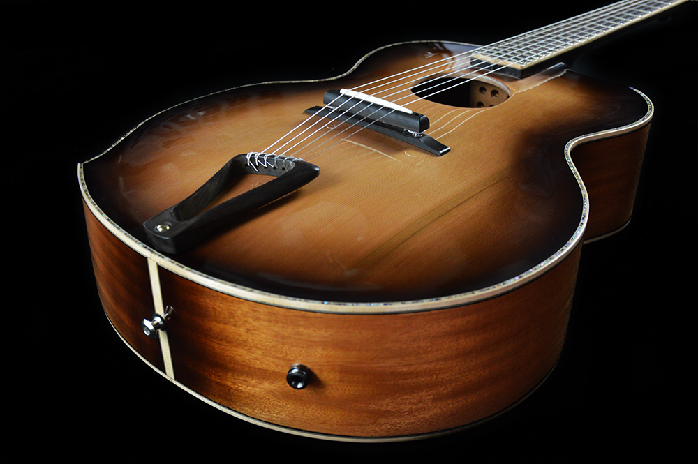shank-instruments-chitarra-archtop-jazz-corde-nylon-cedro-massello-carvatura-a-mano-liuteria-mogano-piezo