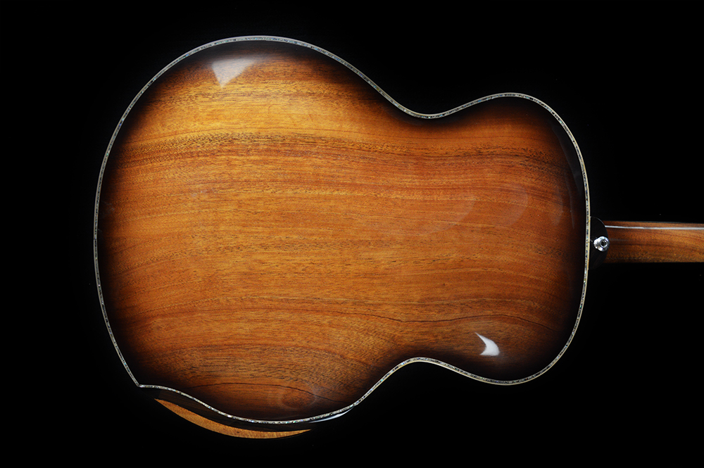 shank-instruments-chitarra-archtop-jazz-corde-nylon-cedro-massello-carvatura-a-mano-liuteria