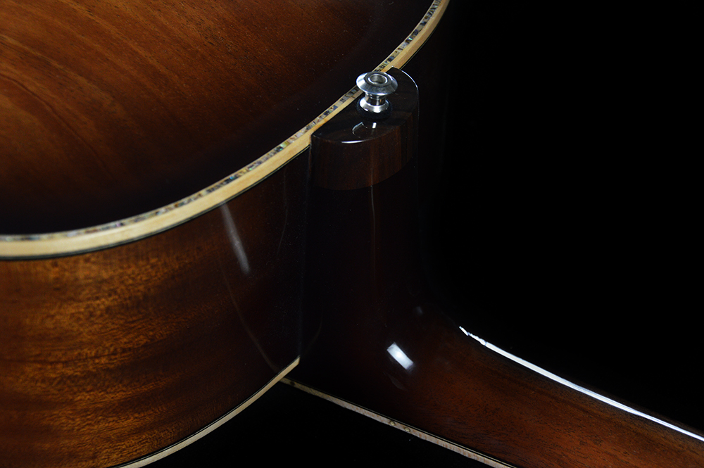 shank-instruments-nylon-strings-archtop-guitar-luthier-Emanuele-D'Alò-acoustic-arm-rest-bevel-milano-hand-carved-acoustic-cedar-reverb-liuteria