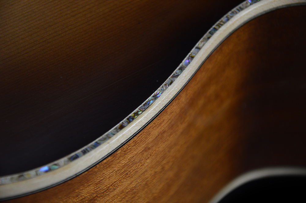 shank-instruments-nylon-strings-archtop-guitar-luthier-Emanuele-D'Alò-acoustic-arm-rest-bevel-milano-hand-carved